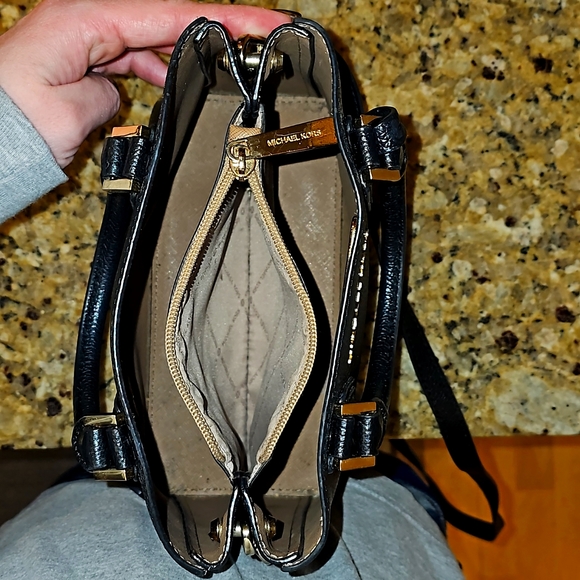 Michael Kors lock bag - Picture 4 of 4